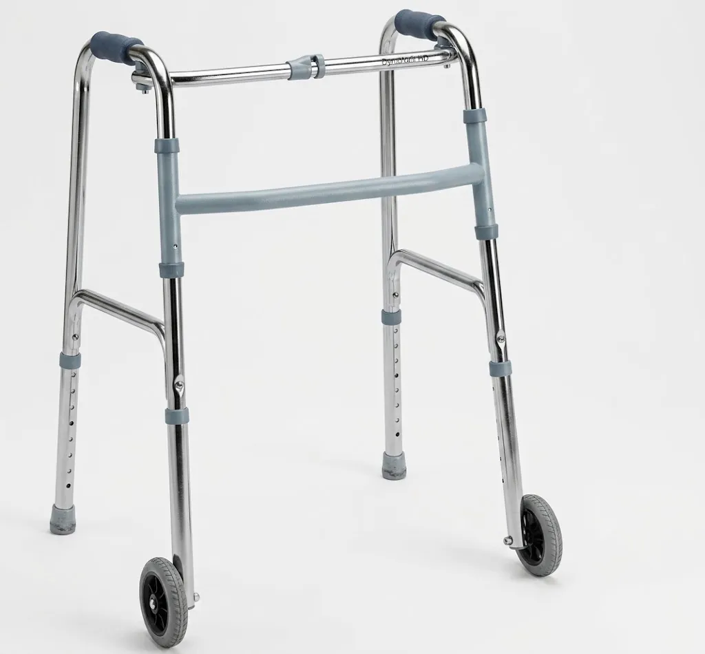 WALKER WITH WHEELS
